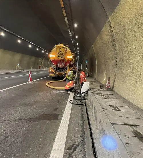 土默特左隧道排水渠清淤